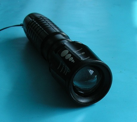 骨纹变焦强光手电 cree q5 凸透镜 三档 调焦手电筒