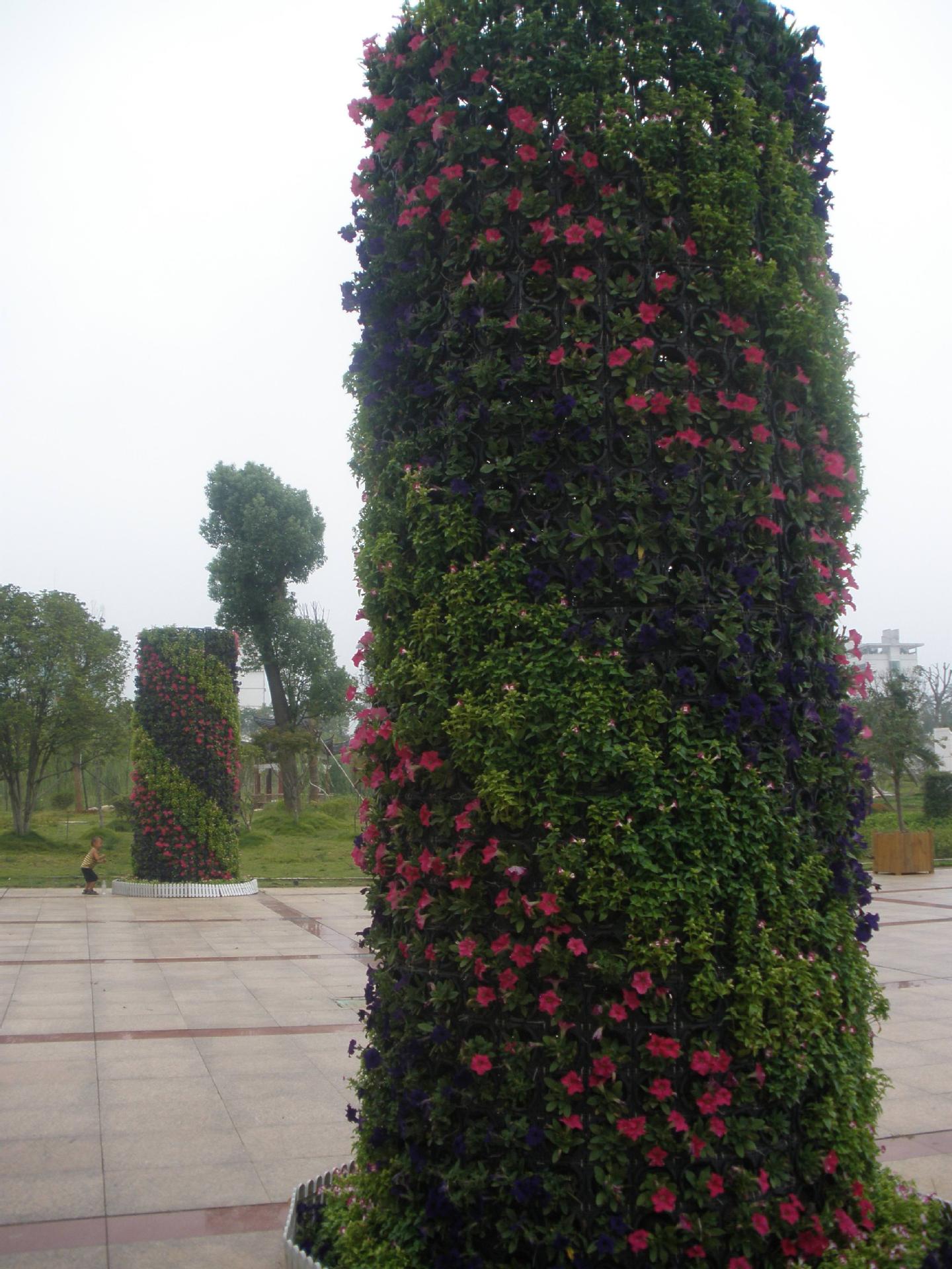 【花盆】:低价出售弧形花盆/小型弧形花柱花盆