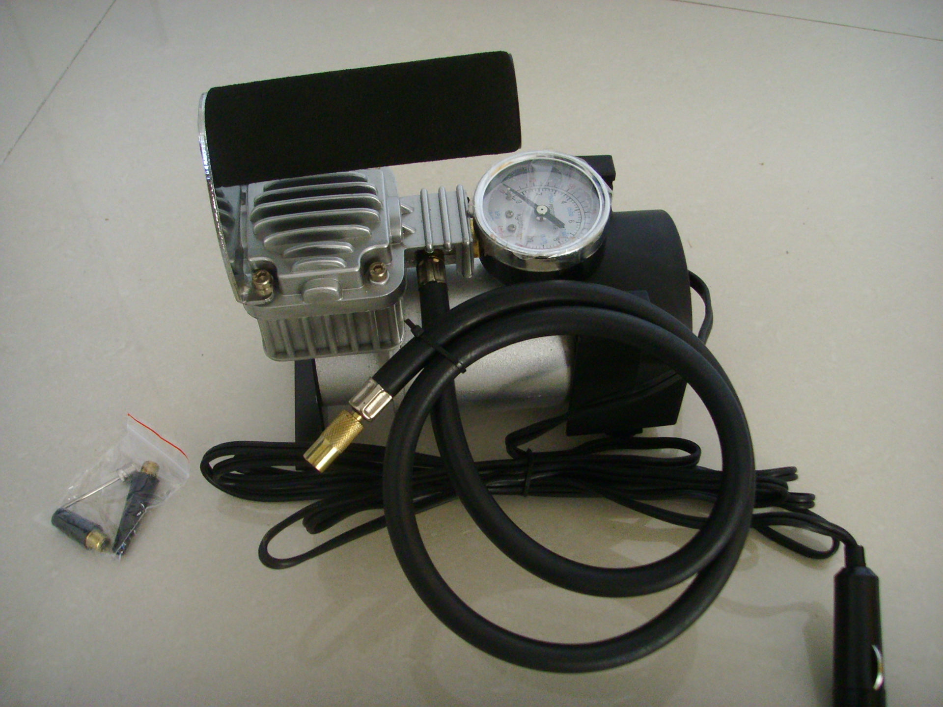 气泵 金属气泵 汽车充气泵 车载充气泵 zh-q201