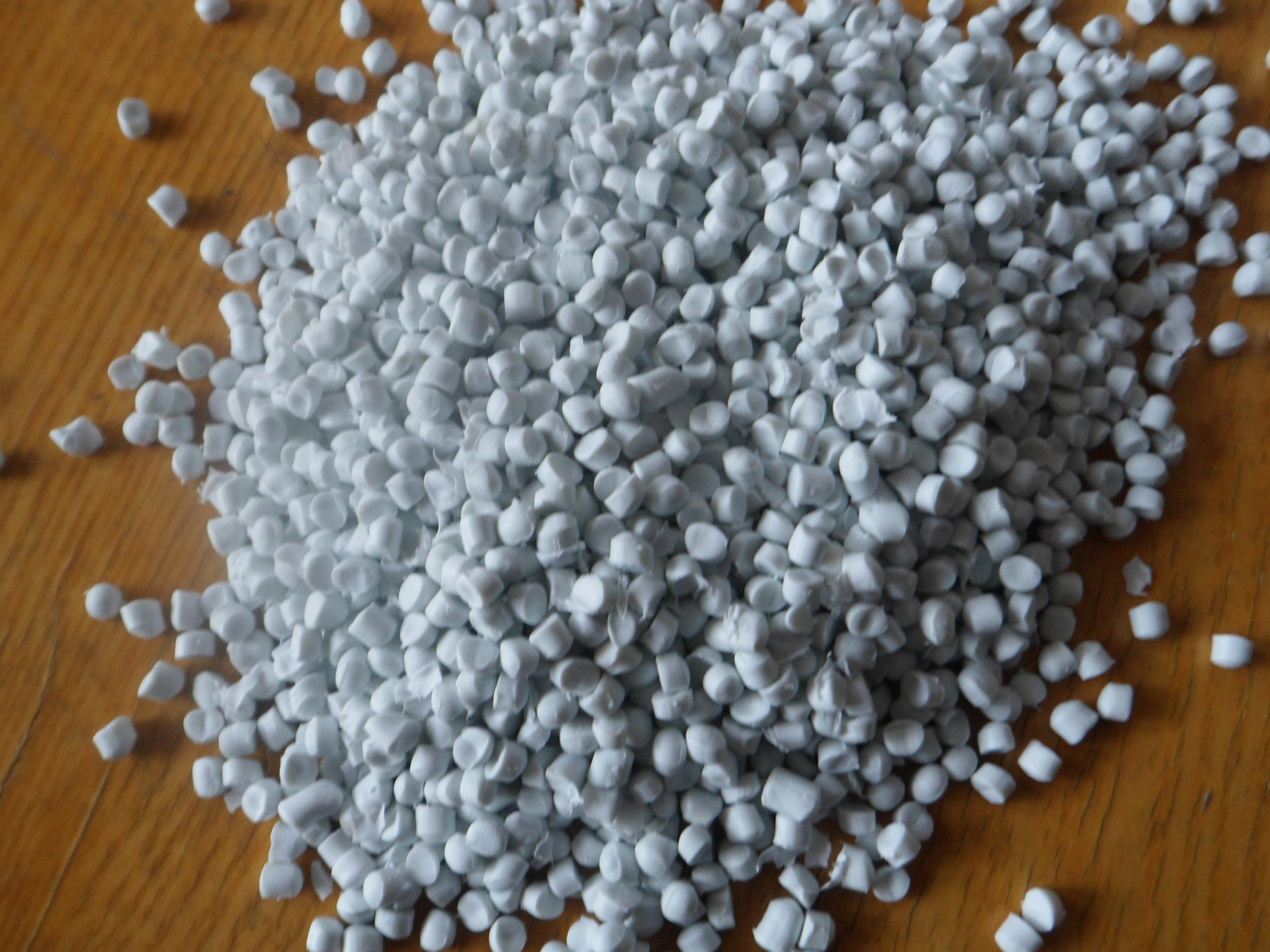 供应白色pvc新料