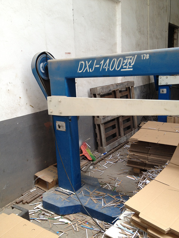 提供定做纸箱机械钉箱机,订箱机,纸箱设备,纸箱打钉机