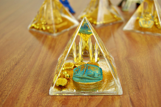 埃及金字塔笔筒,高档入油办公创意时尚 润婷礼品工艺品批发0086