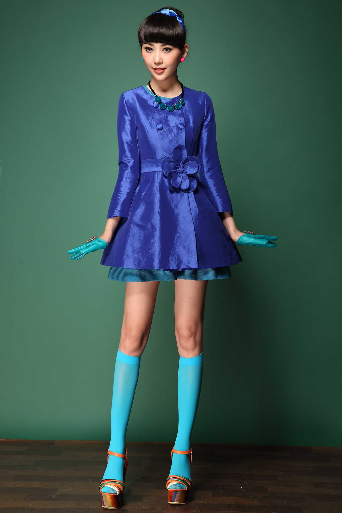 厂家直销秋冬大花腰带风衣圆领九分袖修身中短外套蓝色玫红色大衣