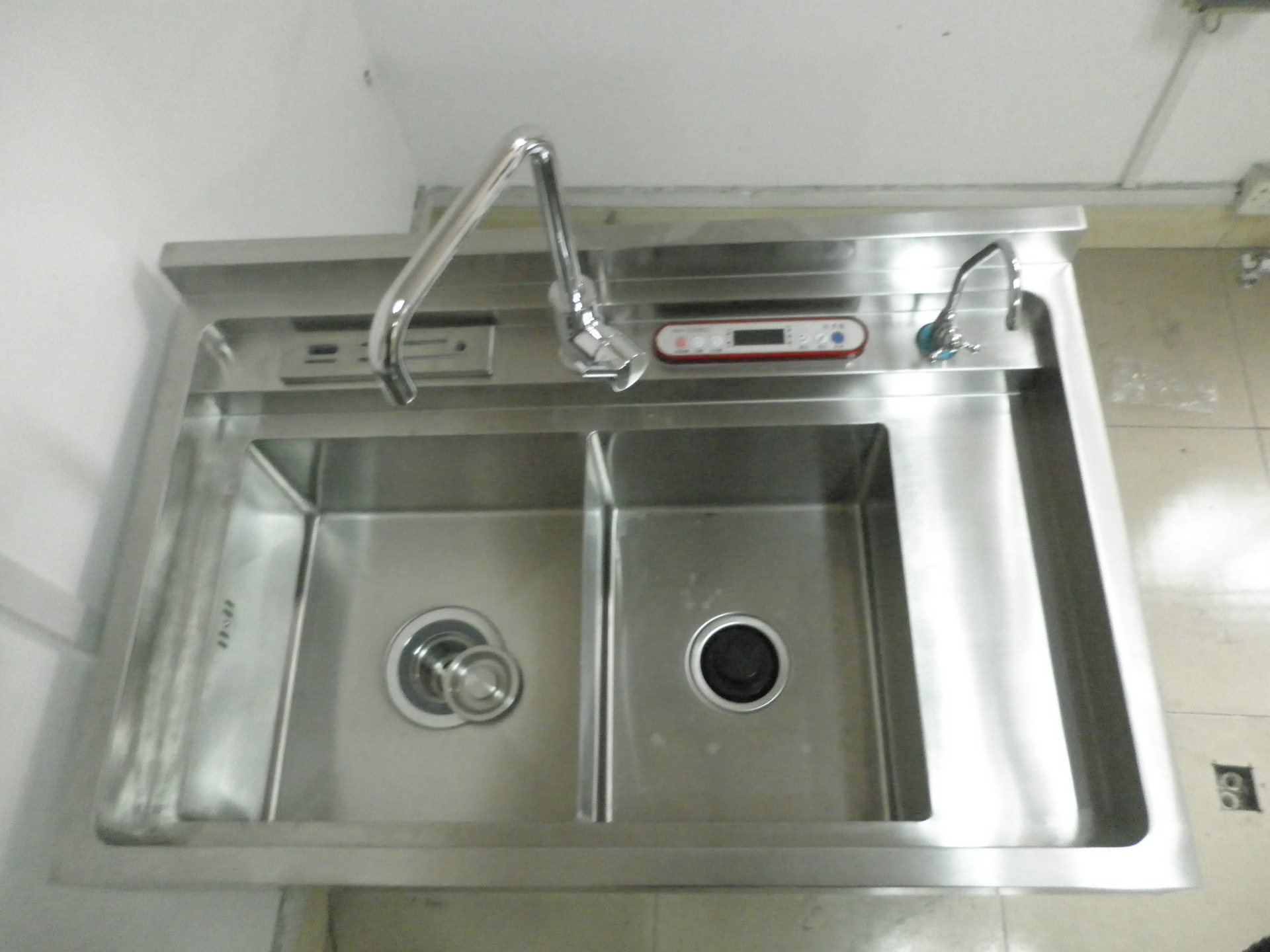 自动化玻璃钢水槽设备 洗车店水槽网格板 pvc落水槽 成品天沟 成品