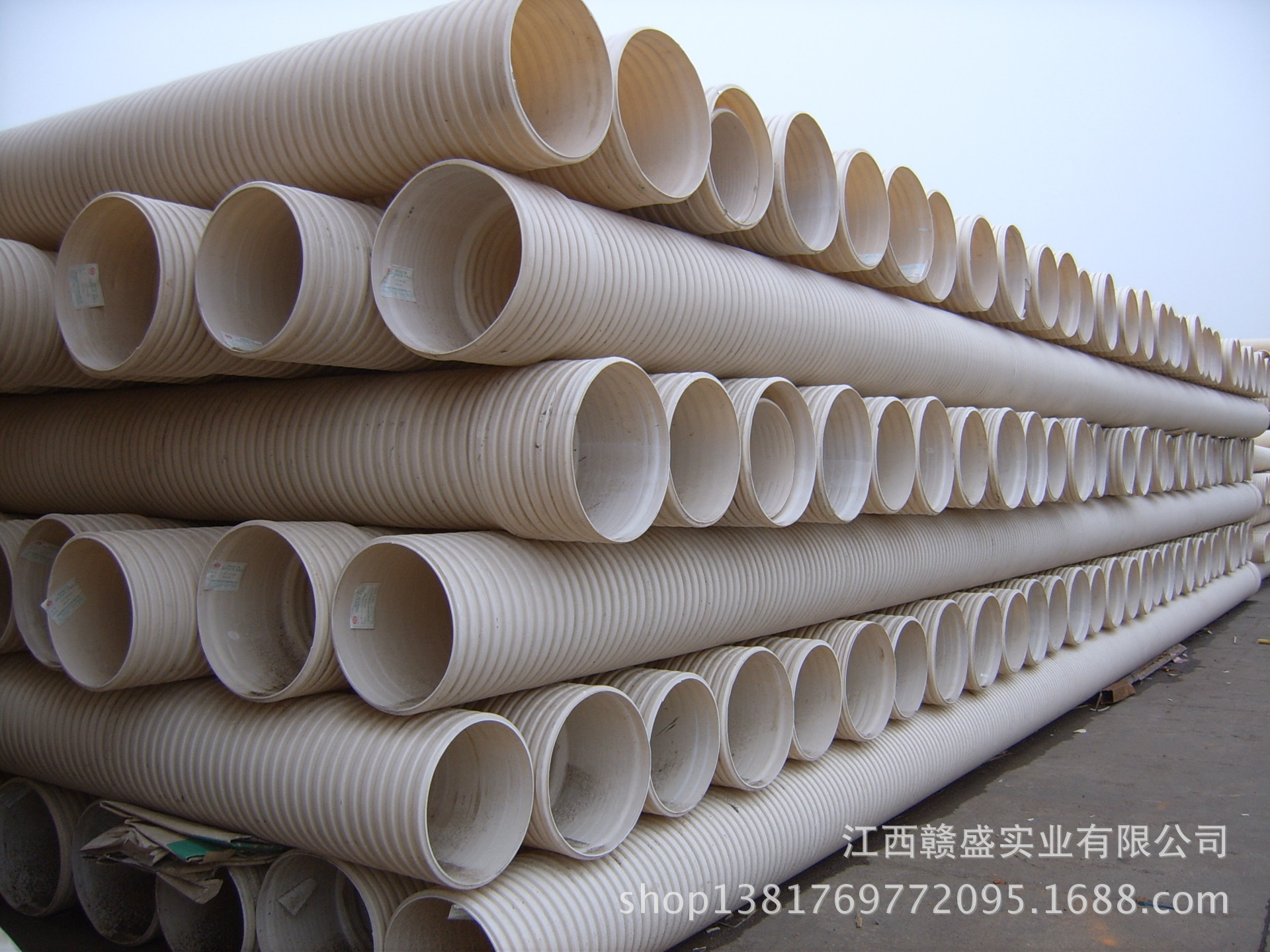 管 耐用    pvc双壁波纹管特点: 1,口径大强度高 由于采用了u型钢带