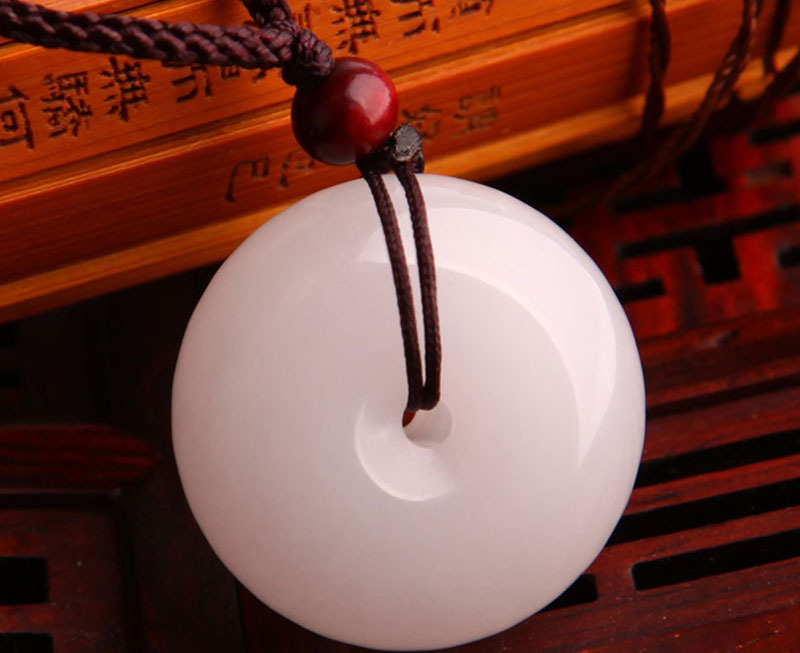 批发采购玉器工艺品-新疆和田晶白玉吊坠晶白玉平安扣