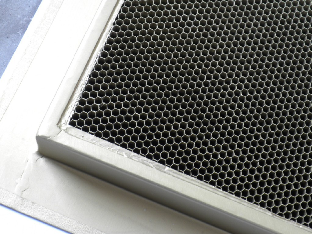 外形尺寸:300×300mm厚度:45mm六角形孔径:Φ5mm五,规格钢制,不锈钢制