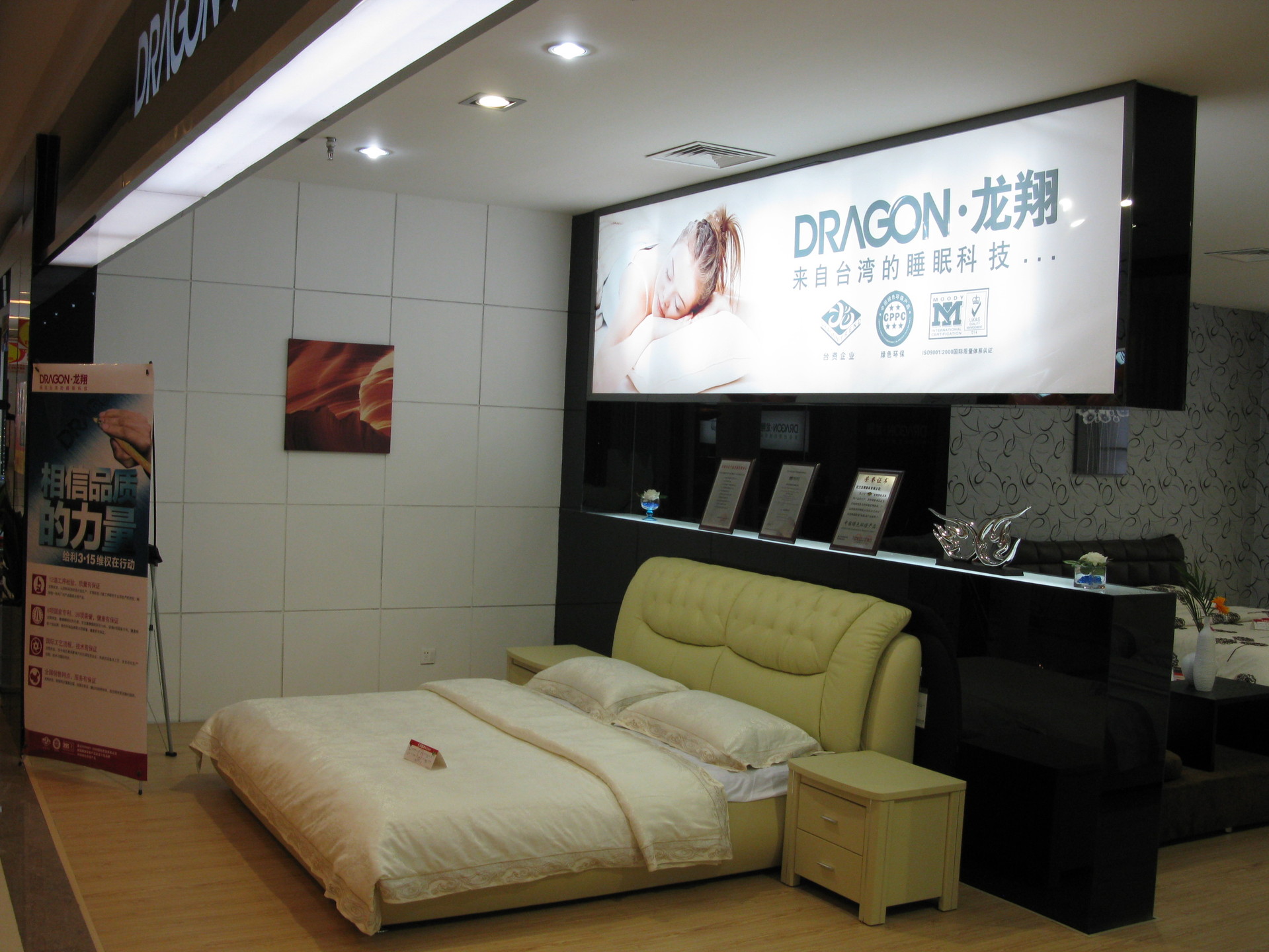 龙翔品牌真皮床 a015 现代简约真皮双人床 批发 出厂价