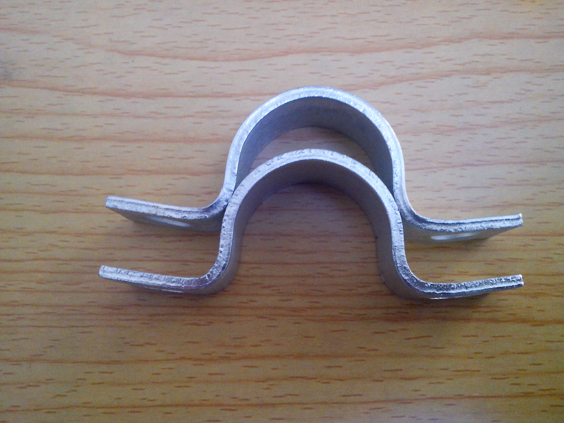 供应钢制管夹,耐高低温管卡