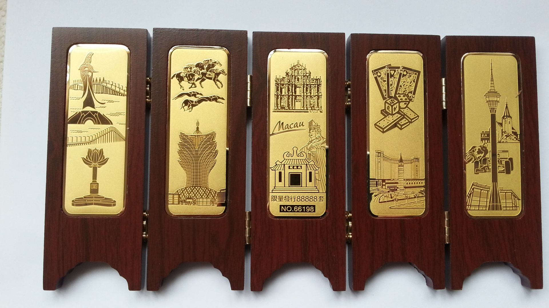 供应澳门东方拉斯维加斯樱桃木镀金小屏风高级纪念礼品