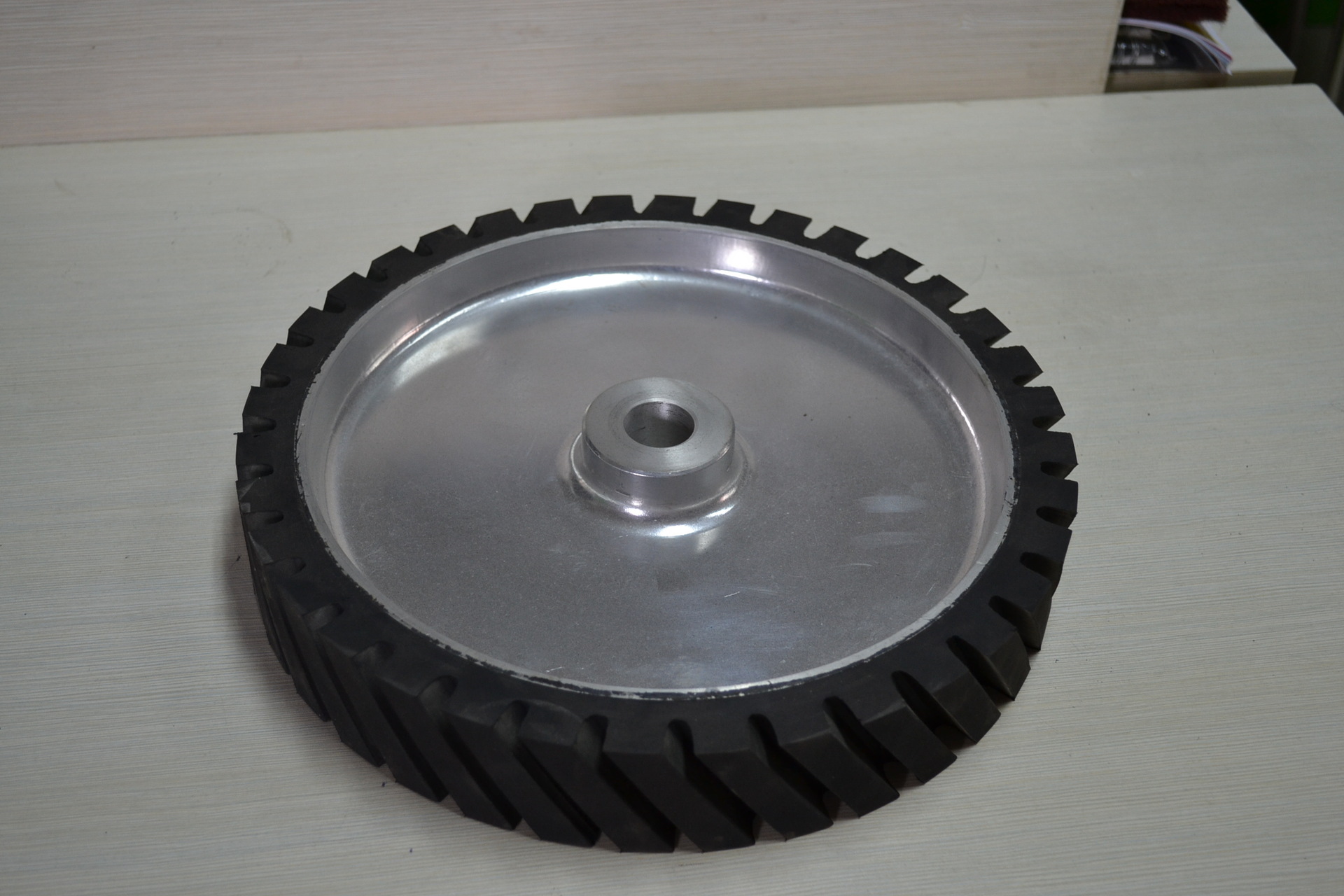 供应砂带机橡胶轮 砂带机 砂带轮 规格可订做图片_4