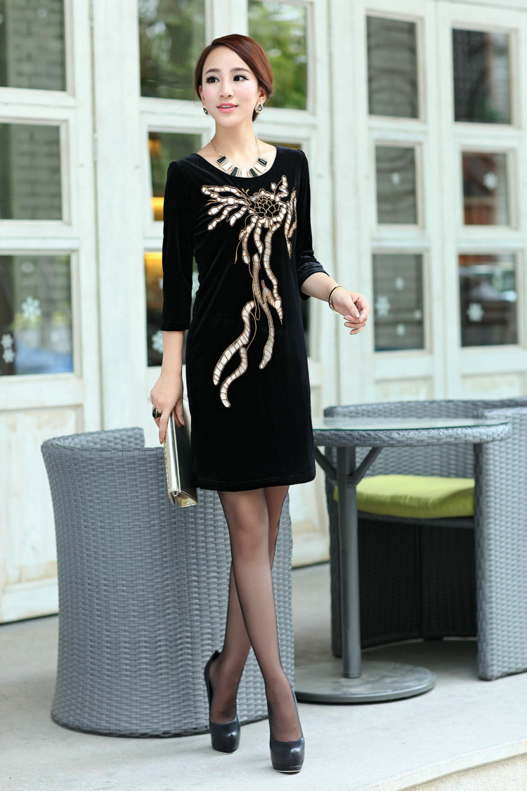 秋装精品高档金丝绒长袖高贵气质大码女装镂空重工刺绣圆领连衣裙