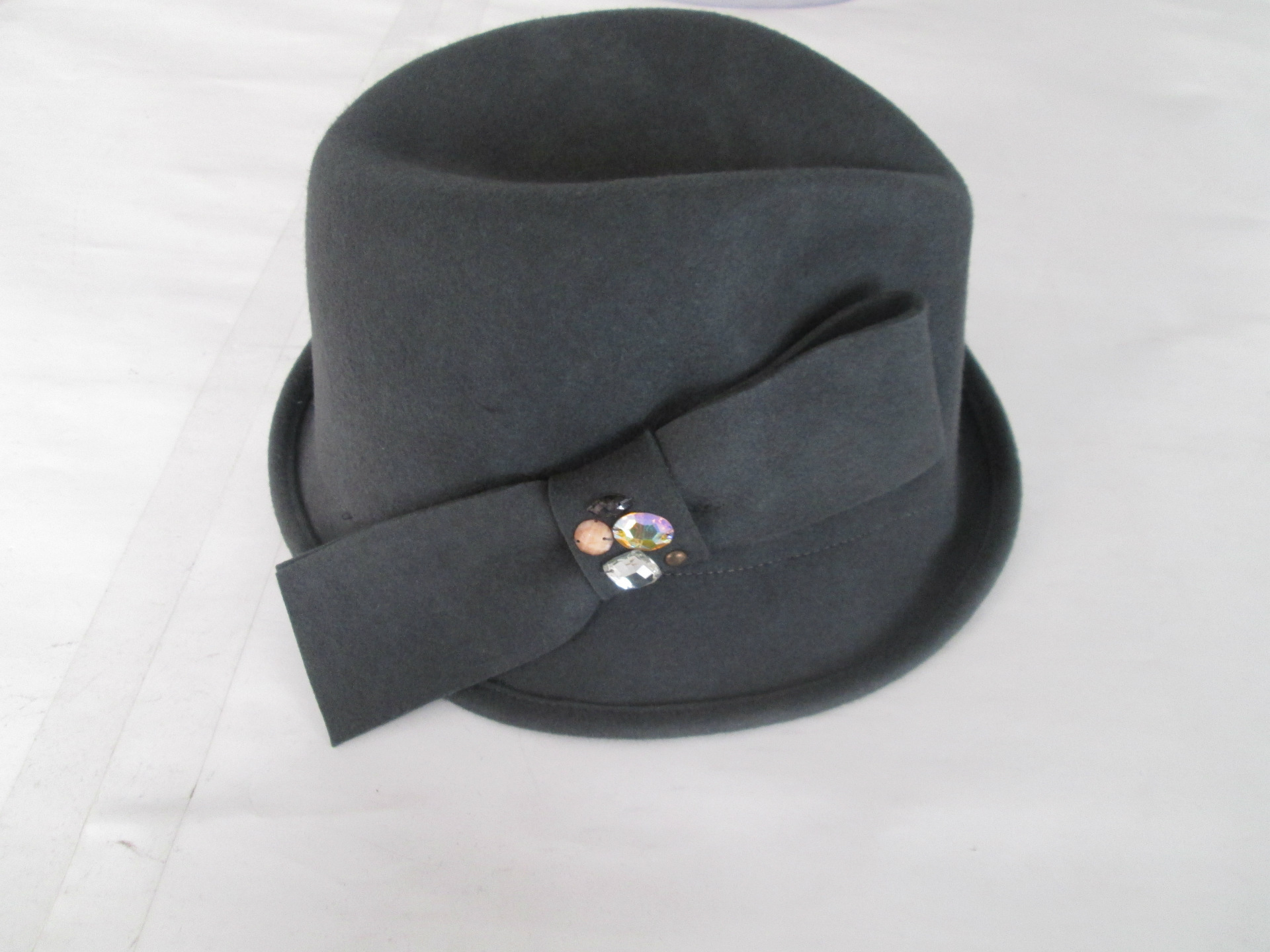 厂家直销女款蝴蝶结装饰的100% 羊毛定型毡帽,羊毛时装帽