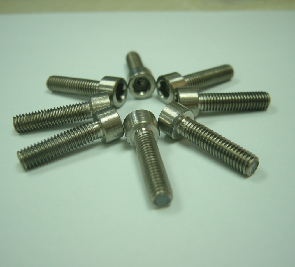 圆柱头内六角钛螺丝6*20