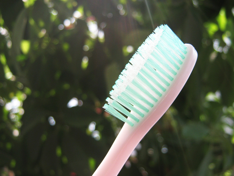 爱生活厂家直销 纳米技术悬挂牙刷7807圆磨刷毛 品质牙刷