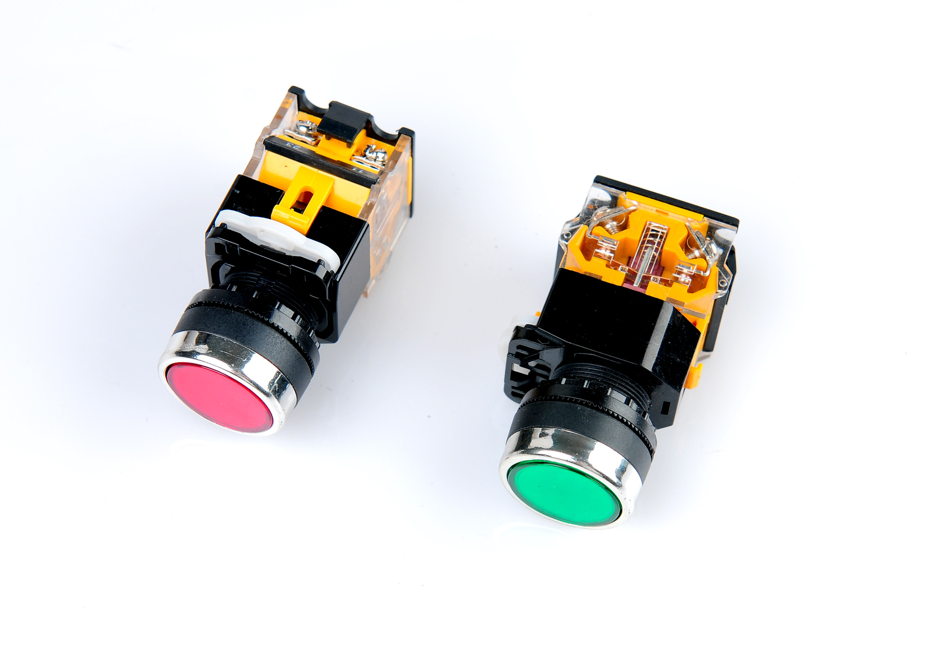 本公司专业生产按钮,信号灯 欢迎前来采购