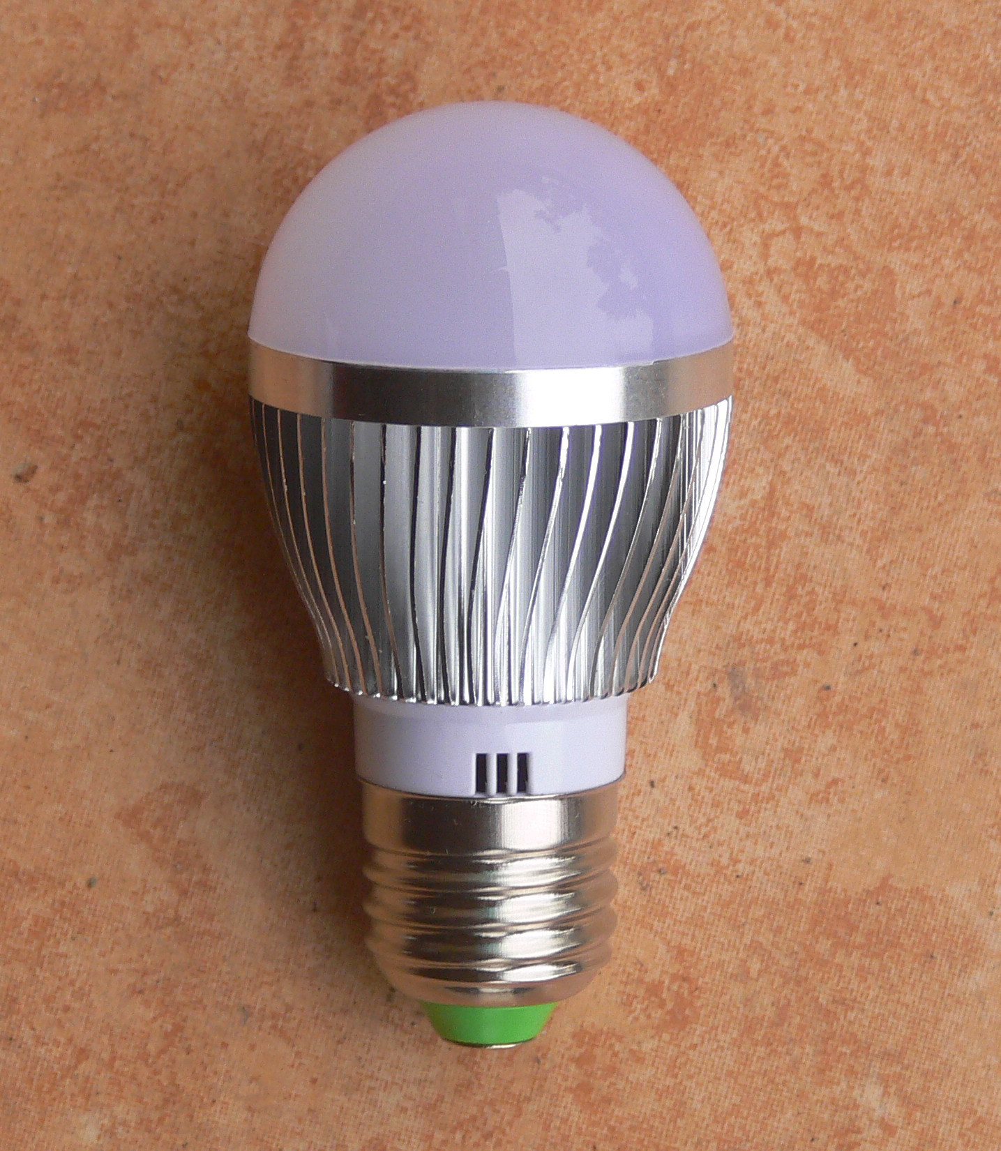 12v一24v通用新款led直流电球泡灯,电池用节能灯