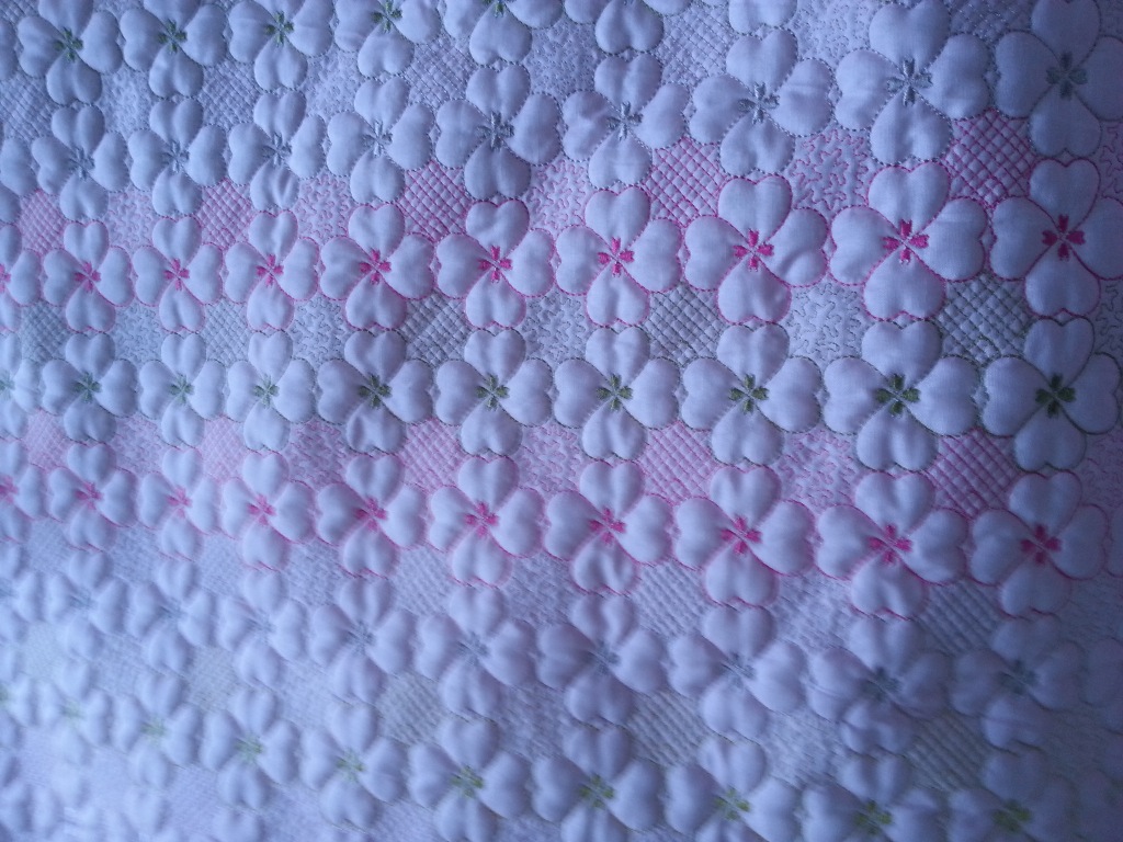 【广大认可】供应绣花加工 绗缝绗绣绣花加工 菱形格子绣品加工