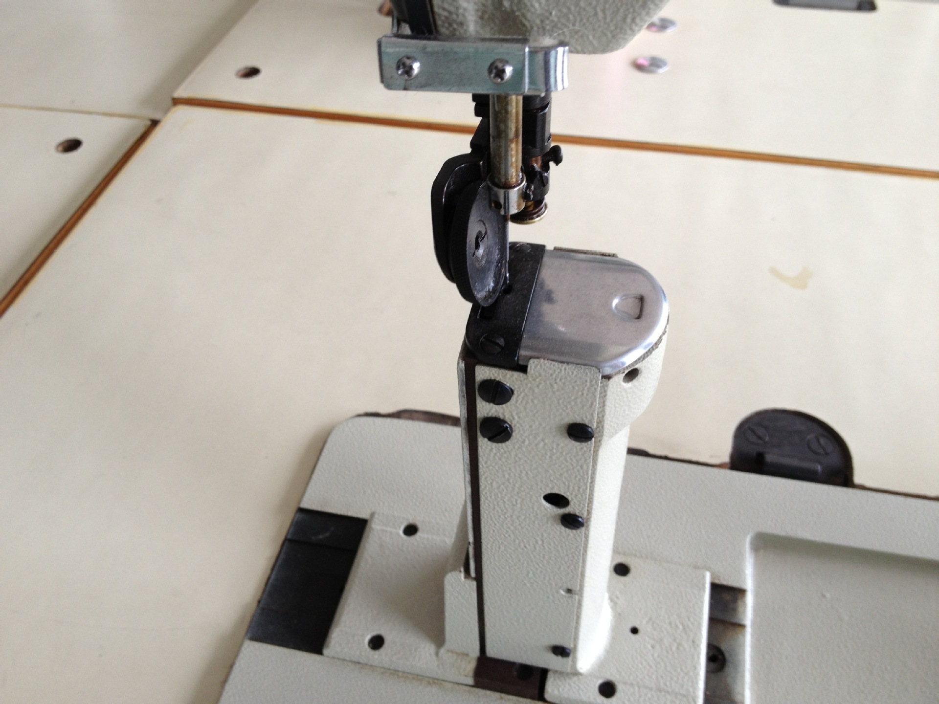 机械及行业设备 制鞋机械 缝鞋机 > 厂家直销810高头车高车厂家直销