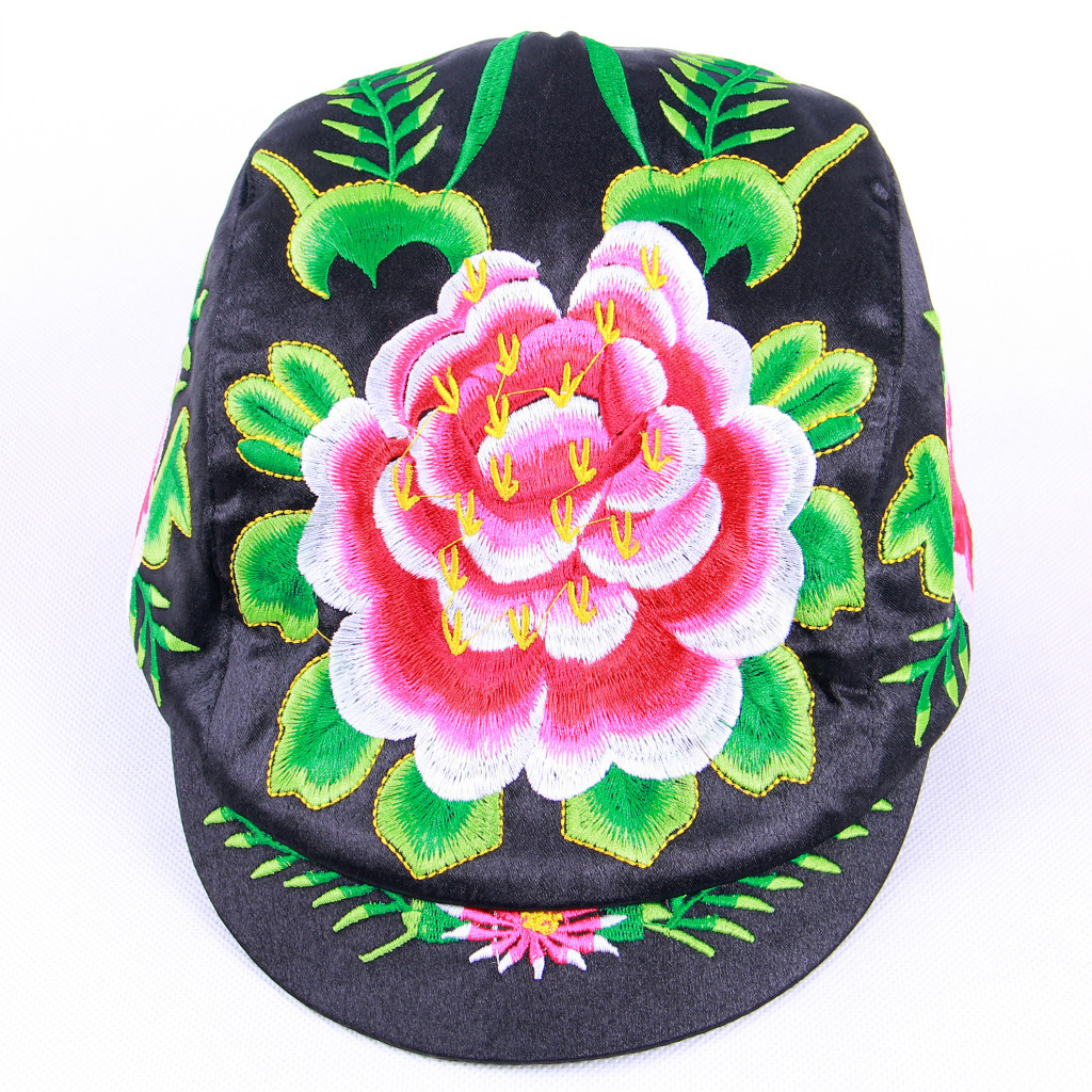 批发旅游刺绣帽 民族风绣花鸭舌帽 女式休闲帽 旅游帽 杨丽萍帽子