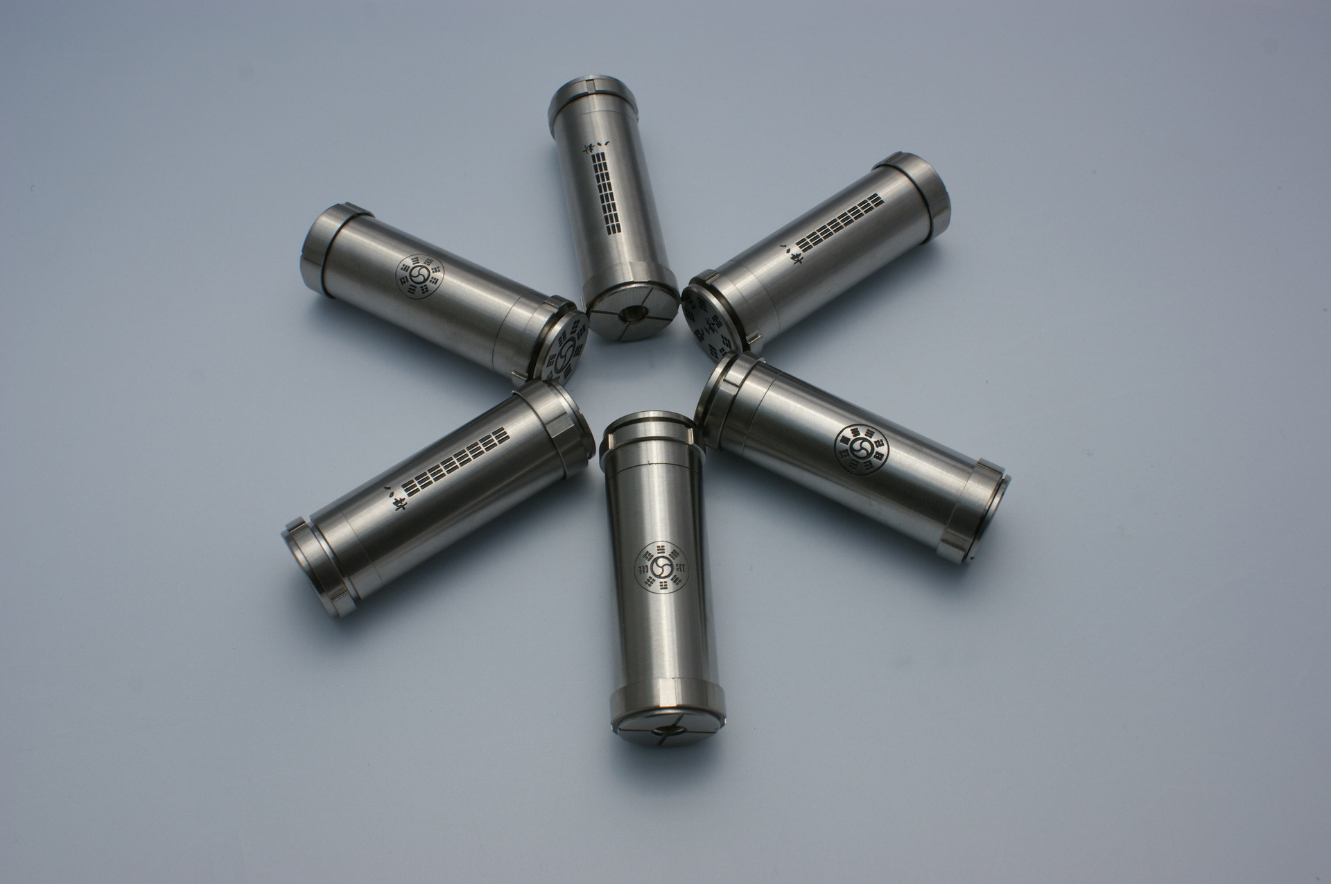 2013厂家新款电子烟雾化器 电子烟八卦电池管 精品高档电子烟制品