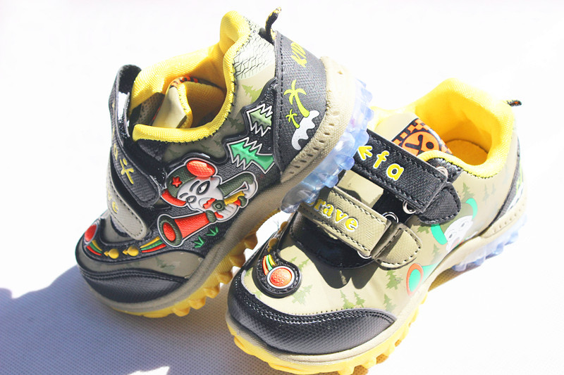 2013新款光头强带闪灯运动鞋批发 31-36