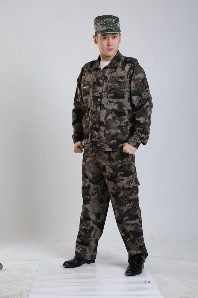 供应纯棉迷彩服 休闲迷彩套装 时尚迷彩制服 广州服装专业定做