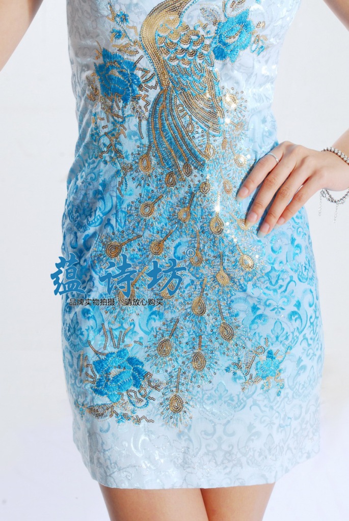 蕴诗坊厂家批发珠片绣金孔雀不规则领渐变提花棉改良旗袍3425