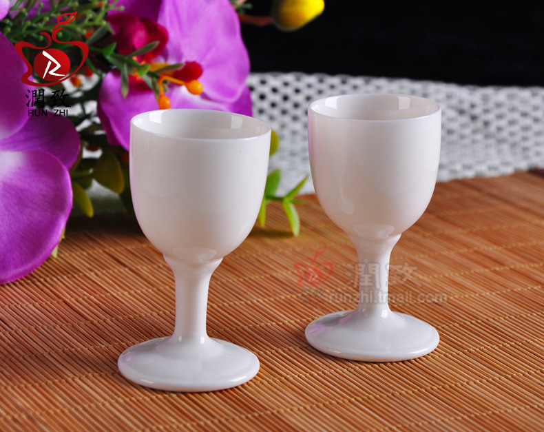厂家供应陶瓷高脚酒杯 德化白瓷小酒杯 酒具用品 商务礼品酒杯