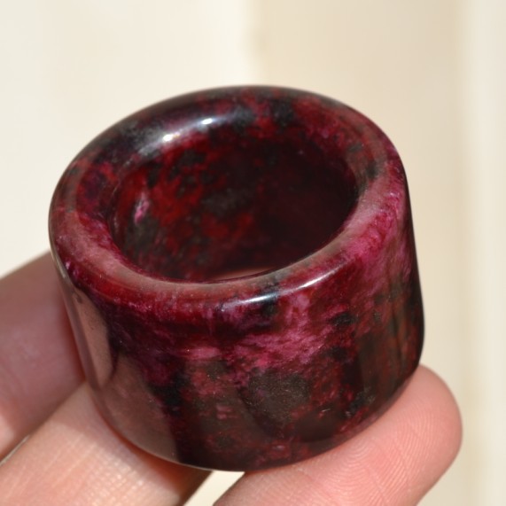 供应天然桃花玉扳指 桃花玉指环 男士玉扳指 梅花玉扳指 好事连连