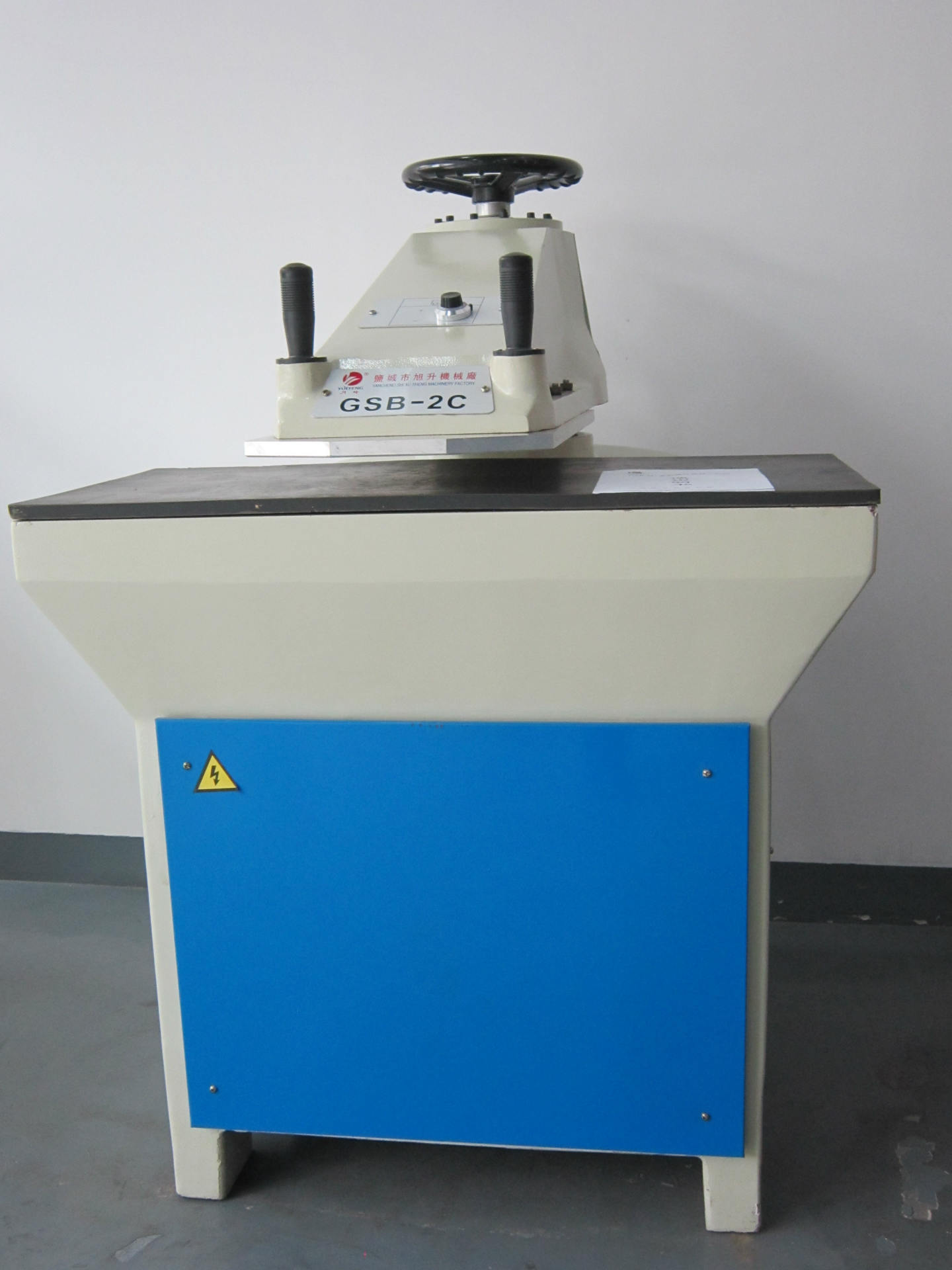 gsb2c系列液压摆臂下料机摇臂式裁断机液压下料机盐城裁断