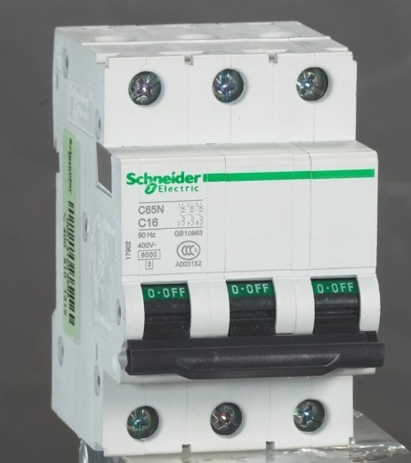 施耐德 c65n 3p c1a 断路器
