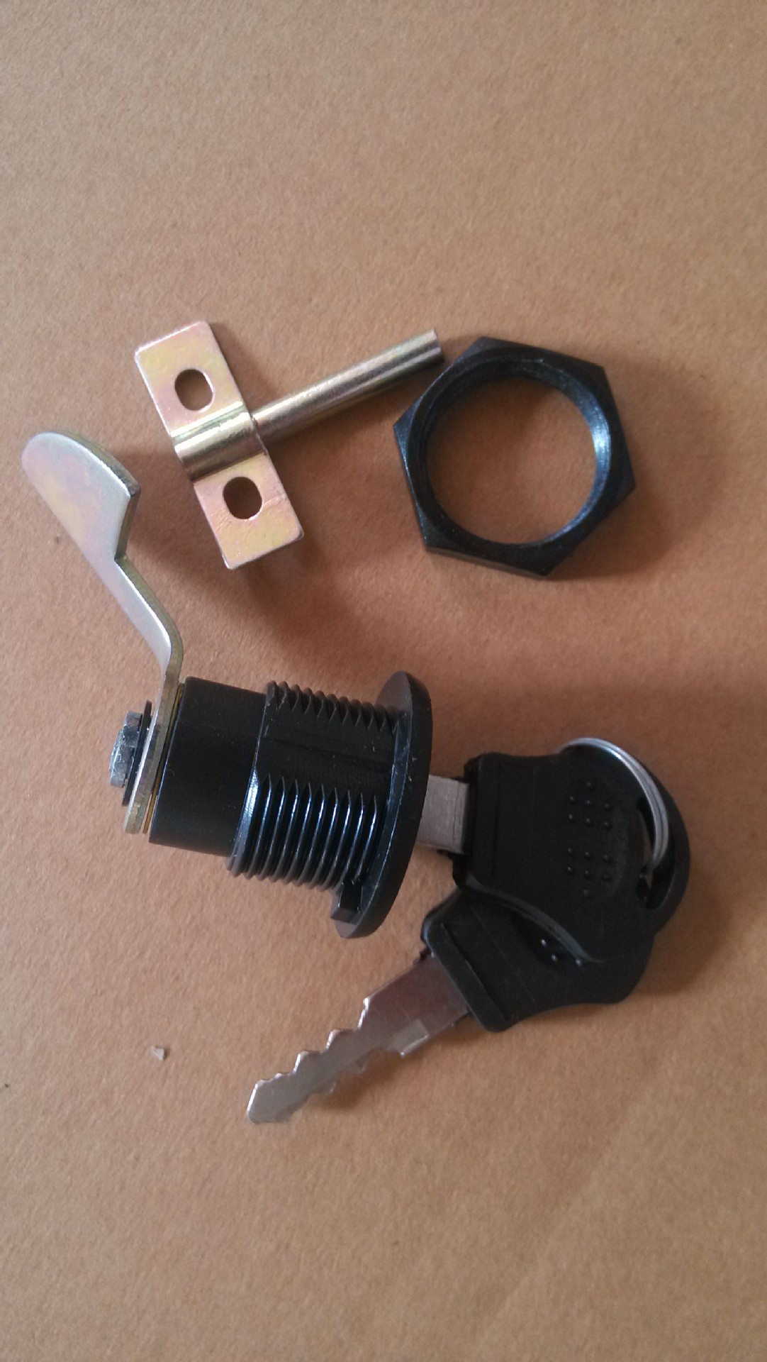 厂家直销 各类尾箱锁 后备箱锁 自动锁           ￥1.60/个