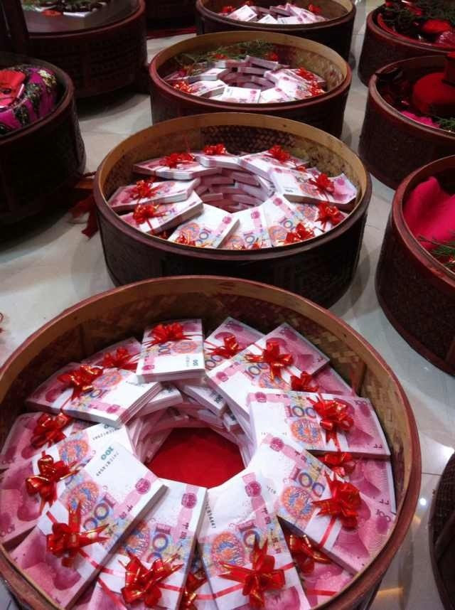 浙江"土豪"888万现金定亲 重达102公斤