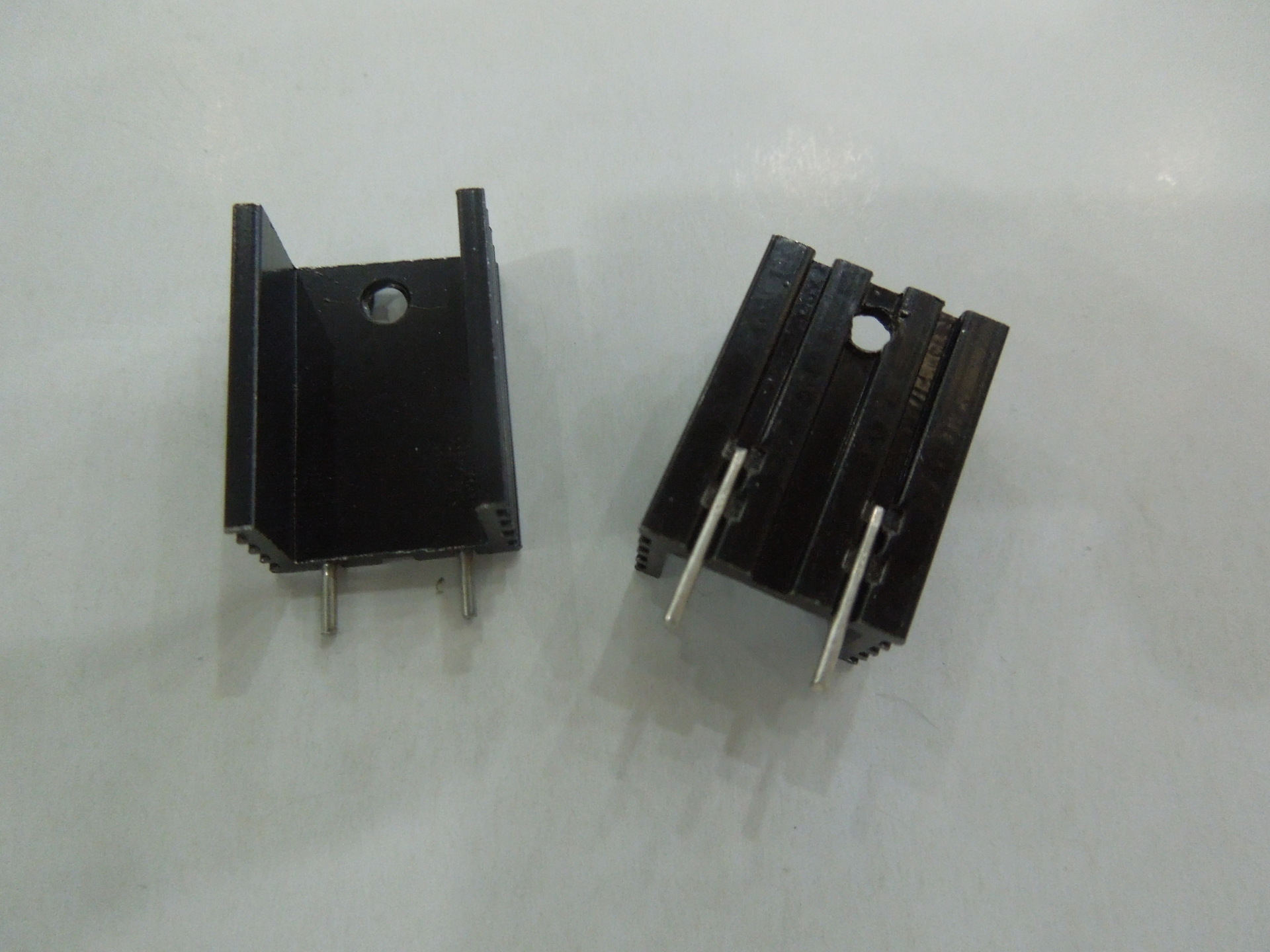 to-220散热片 三端稳压管散热器 尺寸:15*10*20 (长宽高) 带双针