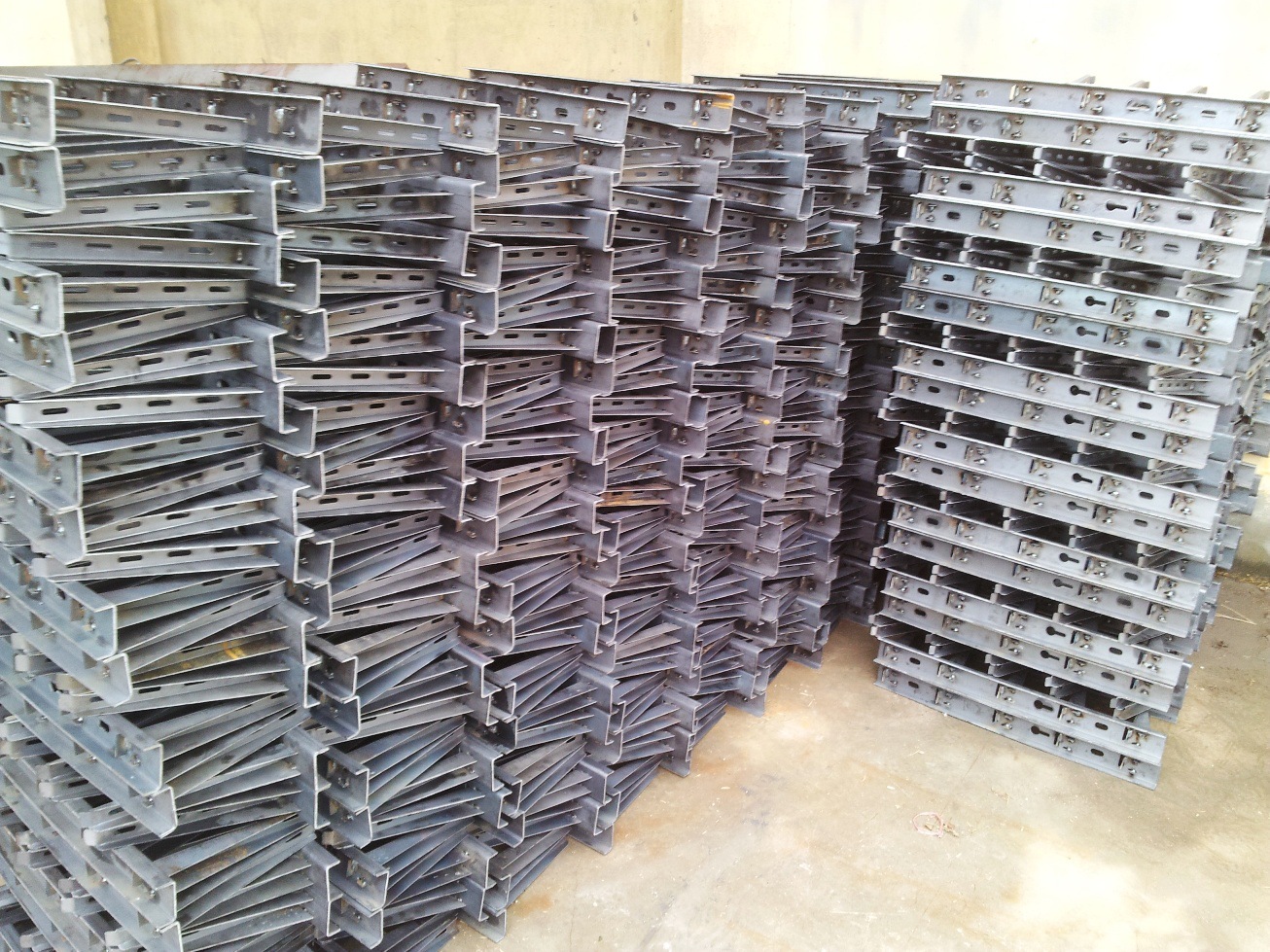 厂家大批直销黑件地铁电缆支架电缆沟支架