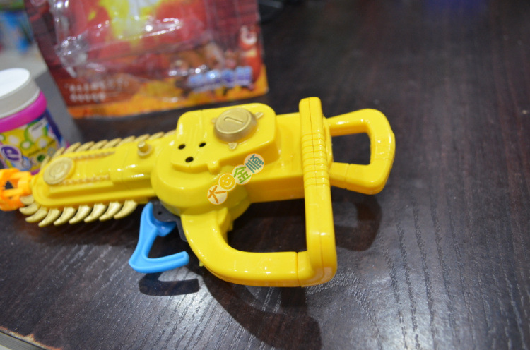 2014最新 熊出没泡泡枪 光头强电锯 吹泡泡玩具