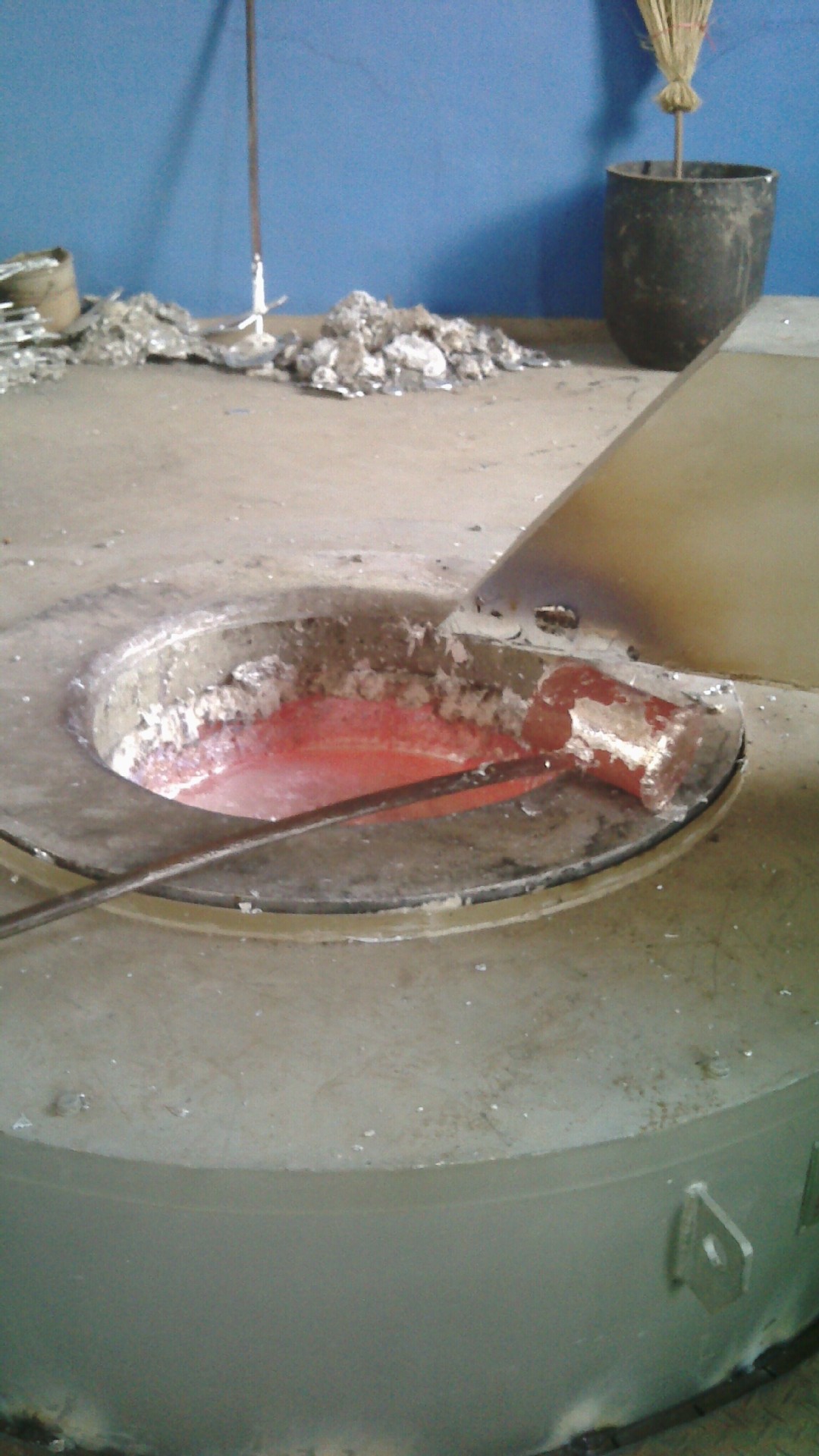 500kg溶解保温炉,铝合金熔化炉,坩埚熔铝电炉