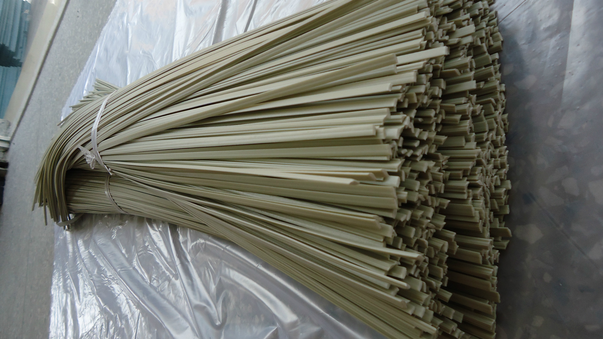 东莞市利士实业投资有限公司 供应信息 塑料焊条 大量现货批发供应灰