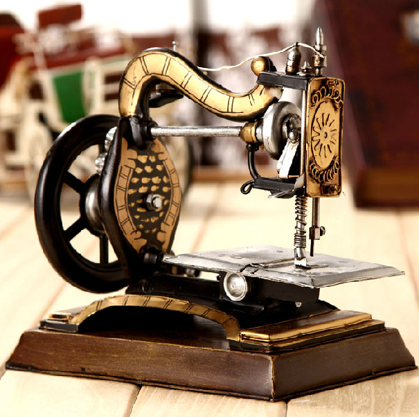 1867年老式缝纫机模型 纯手工铁艺复古模型 仿古缝纫机摆件批发图片