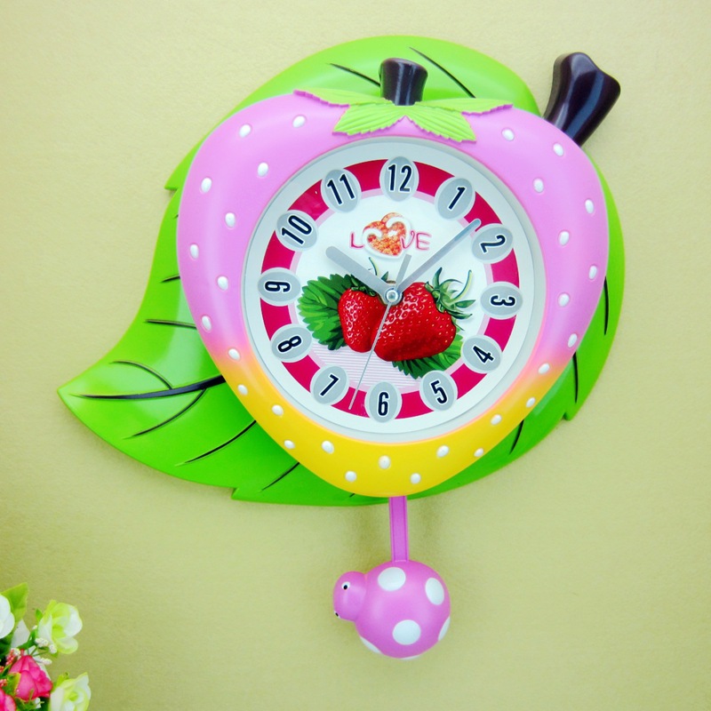 【挂钟列系】 家居摆设挂钟 创意时钟 大树叶草莓摇摆挂钟 直销