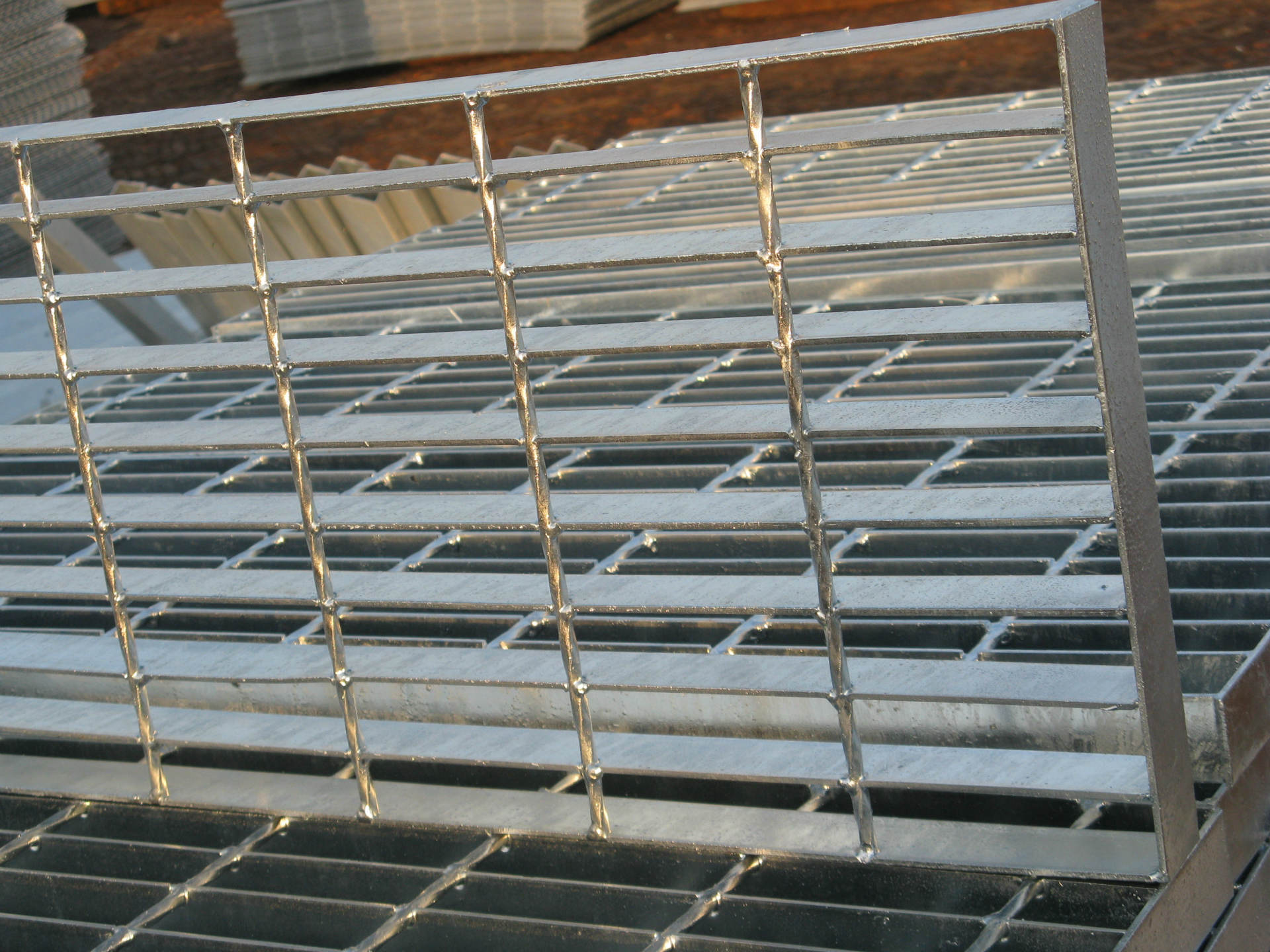 厂家直销热镀锌踏步板 外形美观 耐磨损 价位低 包质量!