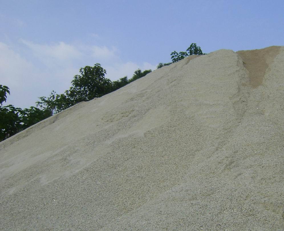 砂&nbsp; 鹅卵石&nbsp; 石英砂含二氧化硅,其莫氏硬度高,与 河砂的