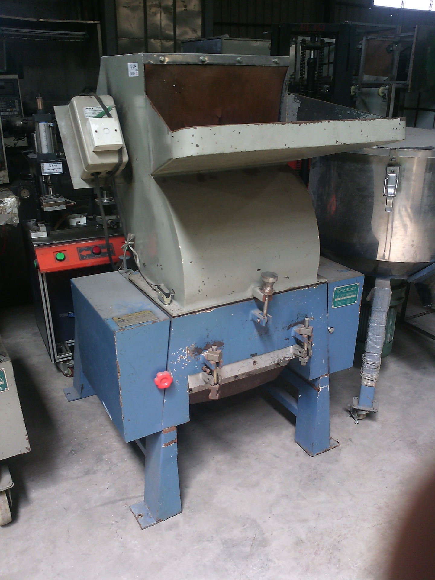 出售二手注塑机周边设备 碎料机 破碎机 混色机