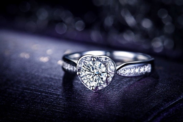 钻戒批发 珠宝镶嵌加工定做 经典款18k金vvs钻石戒指 结婚戒指