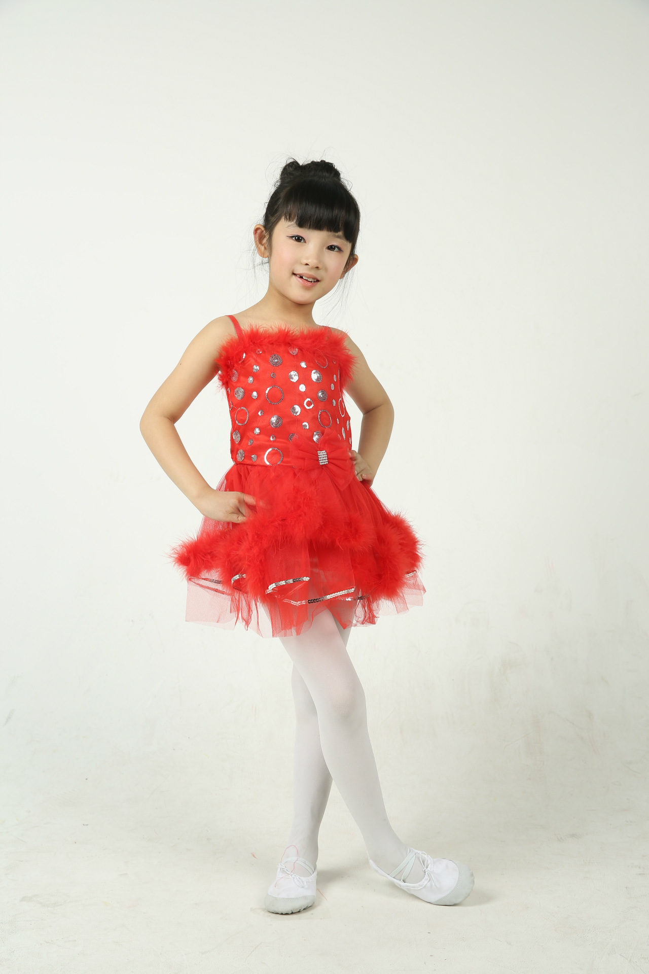 小女孩拉丁舞裙 赤身图片
