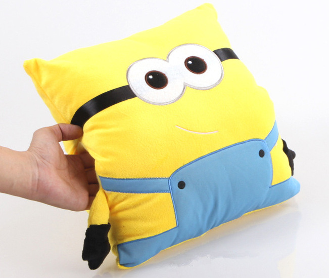 小黄人抱枕 暖手捂 神偷奶爸卑鄙的我毛绒玩具 靠垫枕批发