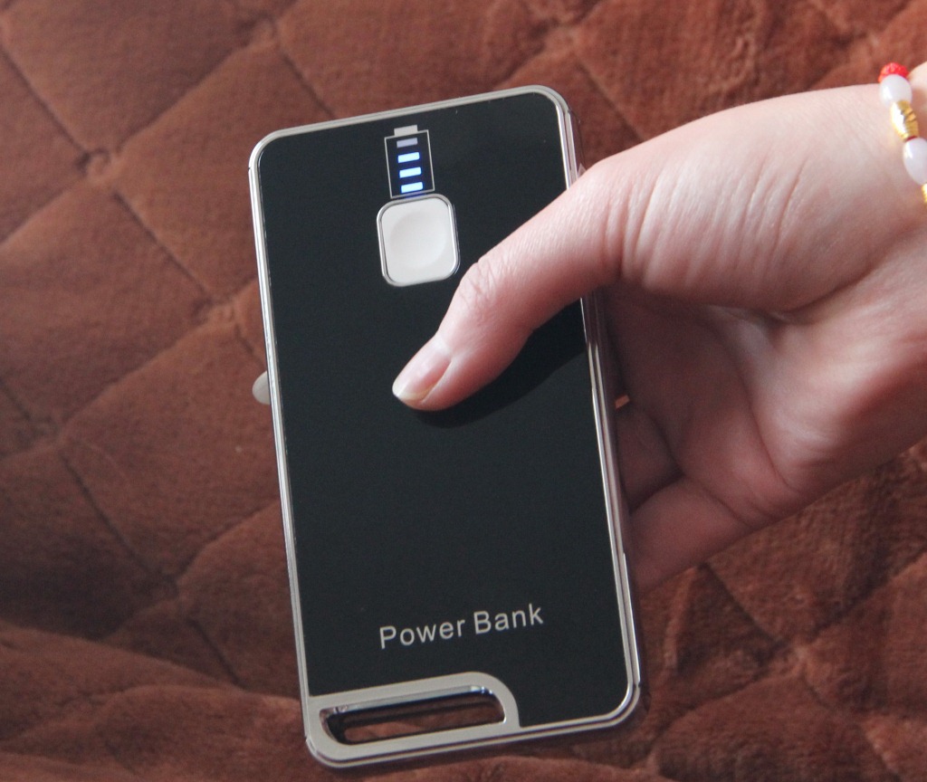 厂家直销强光手电筒7800mah移动电源充电宝iphone5充3次简单美观