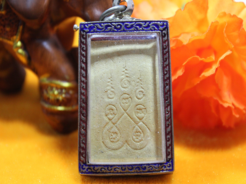 泰国佛牌真品原庙恭请金佛寺高僧督造加持庙土版方模所汤/所吞佛