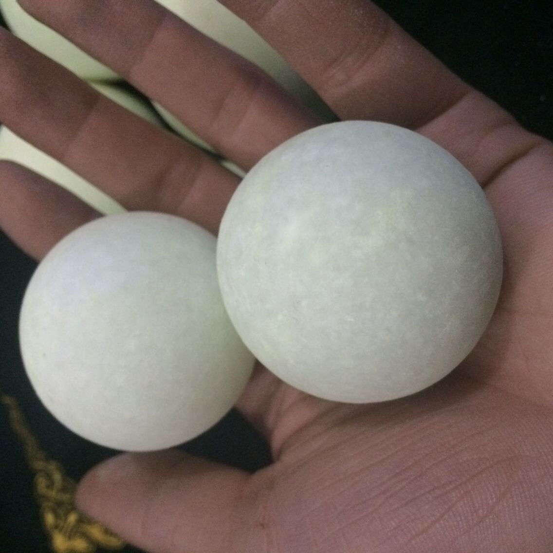 天然冰洲石萤石夜明珠夜光球夜光石发光球摆件磨砂型带底座